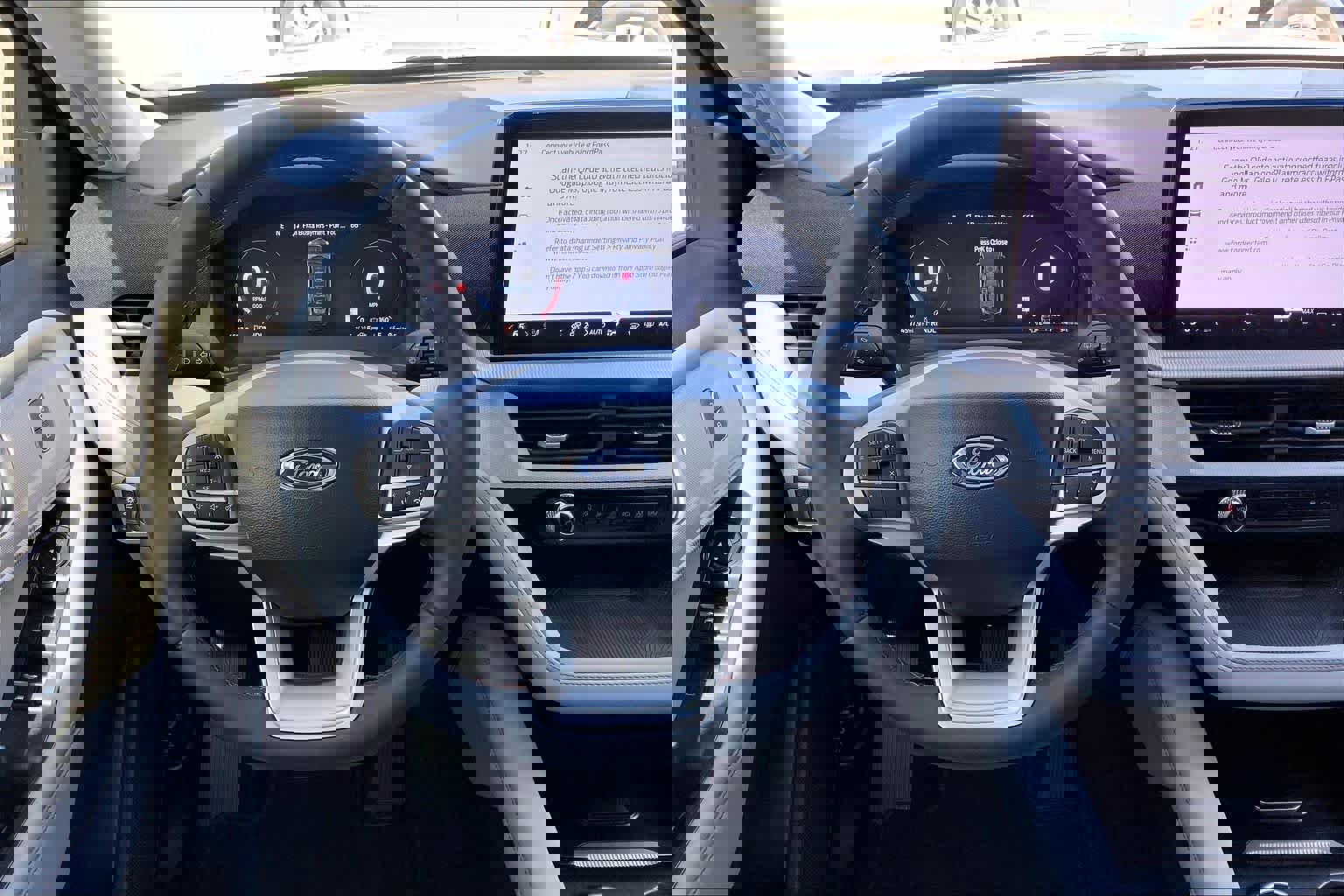 Certified 2025 Ford Explorer Active w/ Active Comfort Package image 8