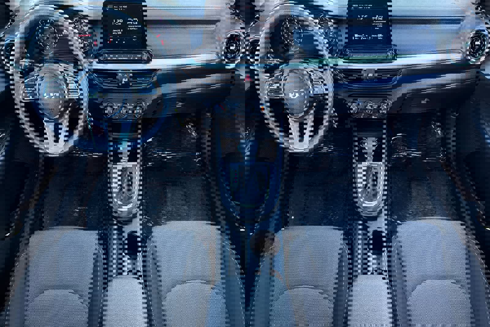 Used 2023 Kia Forte LXS w/ LXS Technology Package image 9