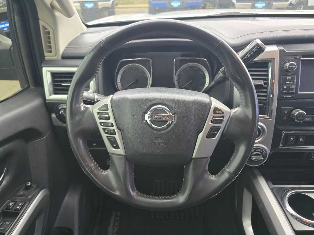 Used 2018 Nissan Titan PRO-4X image 11
