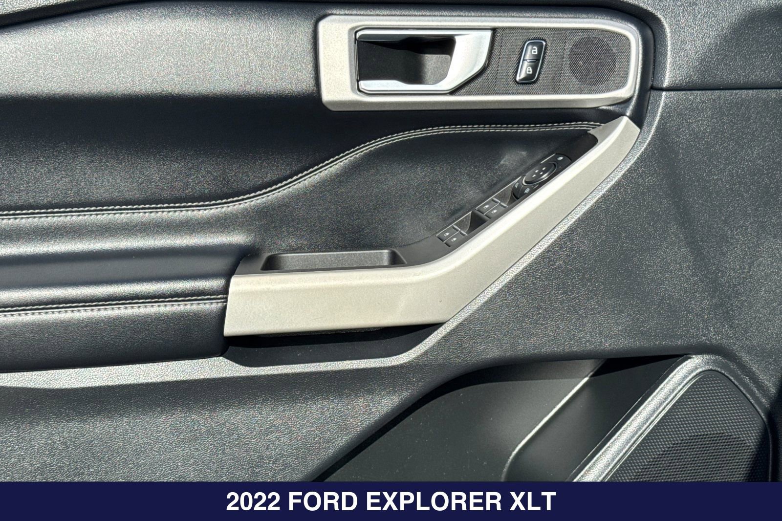 Certified 2022 Ford Explorer XLT w/ Equipment Group 202A RWD image 13