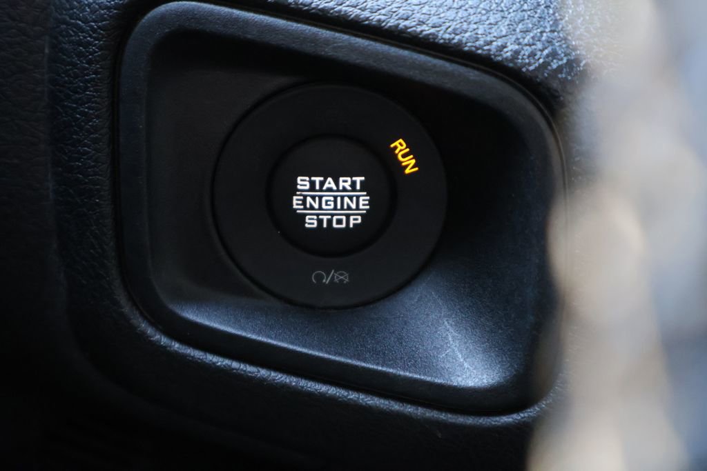 Used 2025 Jeep Gladiator Sport AWD/4WD image 7