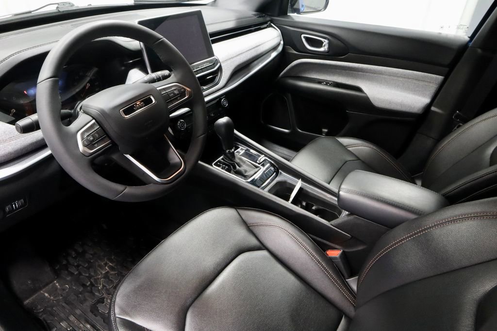 Used 2024 Jeep Compass Latitude AWD/4WD image 25