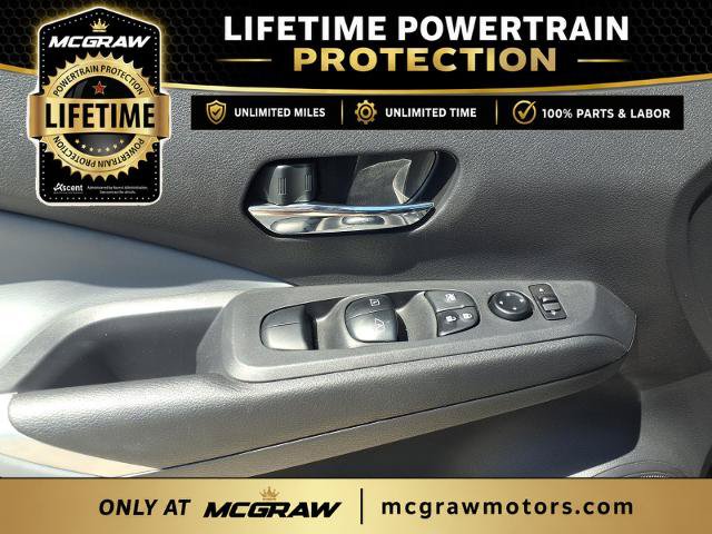 Used 2024 Nissan Kicks SR w/ SR Premium Package FWD image 11
