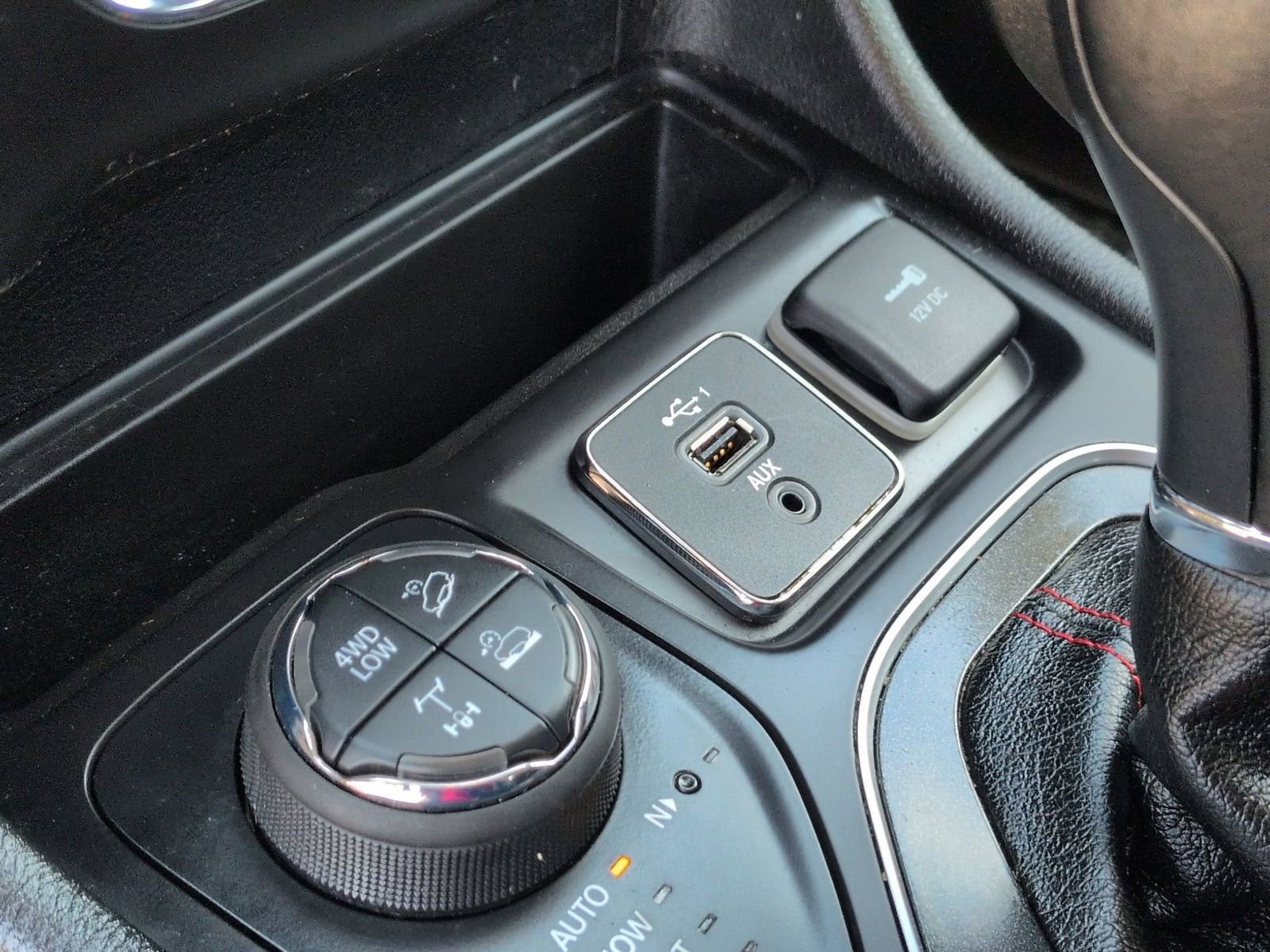 Used 2021 Jeep Cherokee Trailhawk image 39