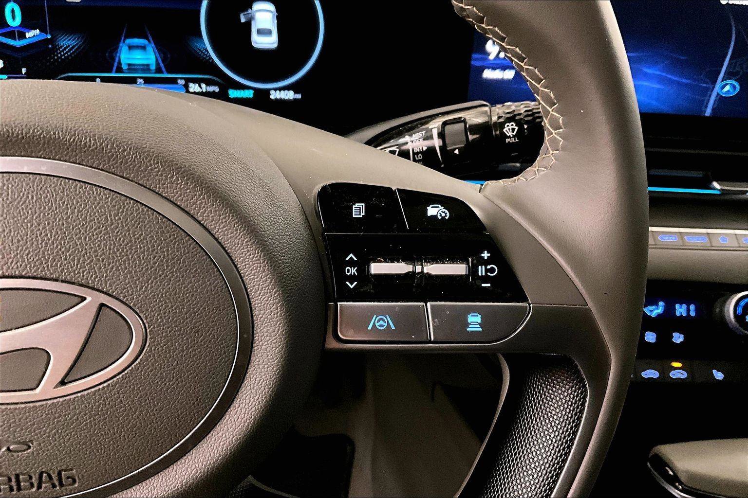 Used 2024 Hyundai Elantra SEL w/ Convenience Package image 18