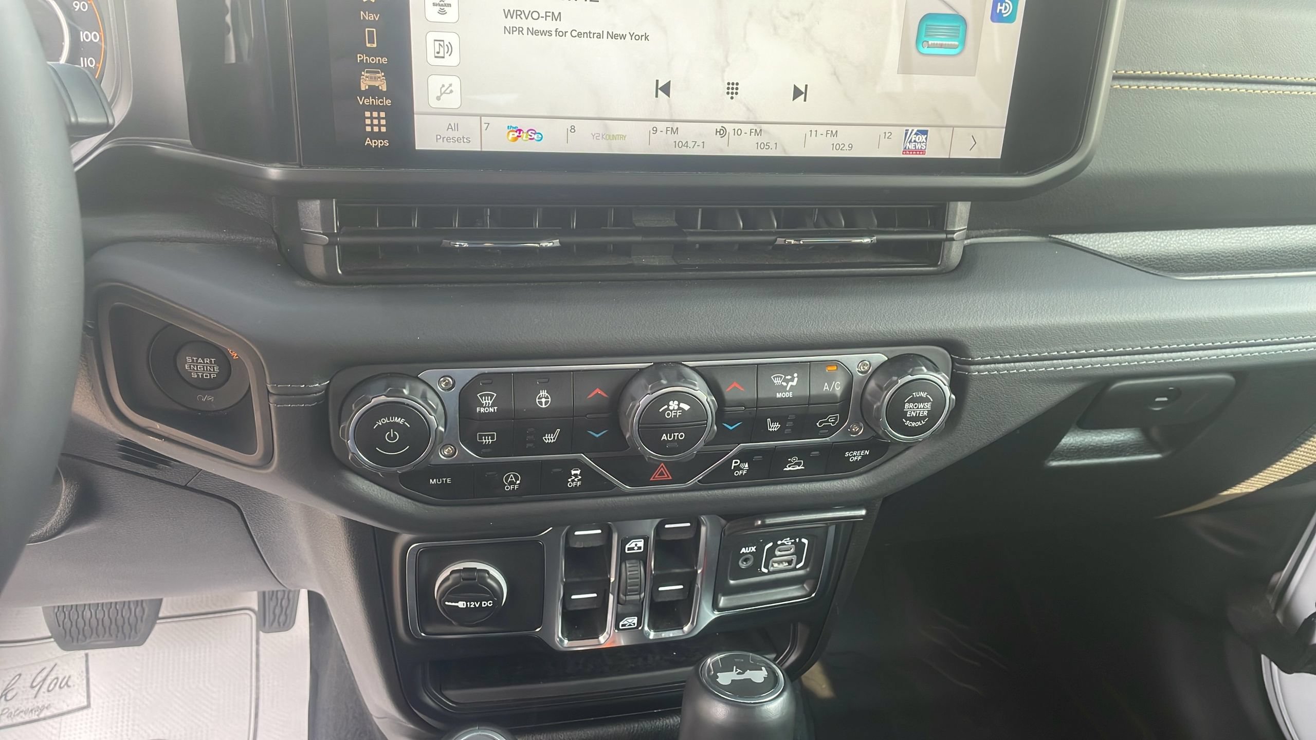 Used 2025 Jeep Wrangler Unlimited Sahara AWD/4WD image 25