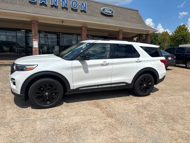 Certified 2023 Ford Explorer XLT w/ Equipment Group 202A AWD/4WD image 1
