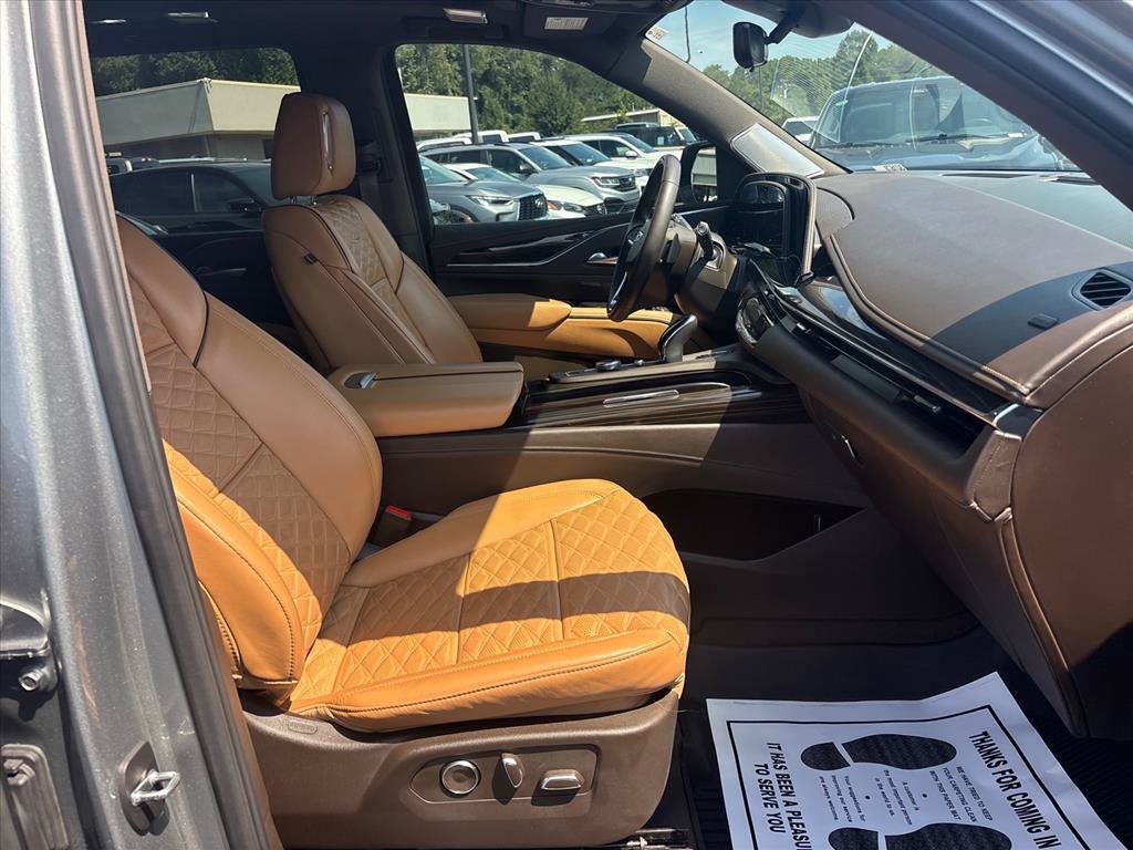 Used 2024 Cadillac Escalade Sport w/ LPO, ONYX Package AWD/4WD image 11