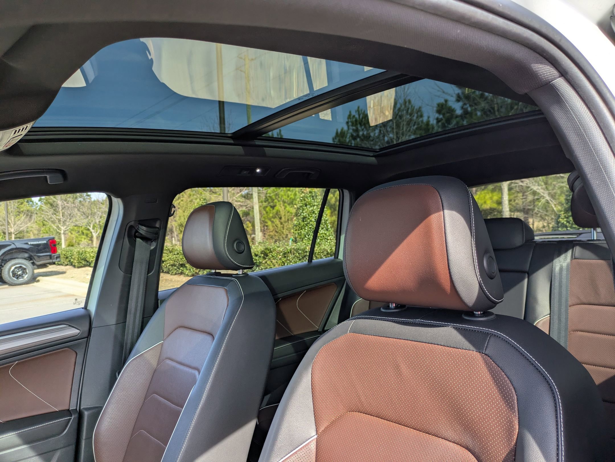 Used 2022 Volkswagen Tiguan SEL R-Line image 27