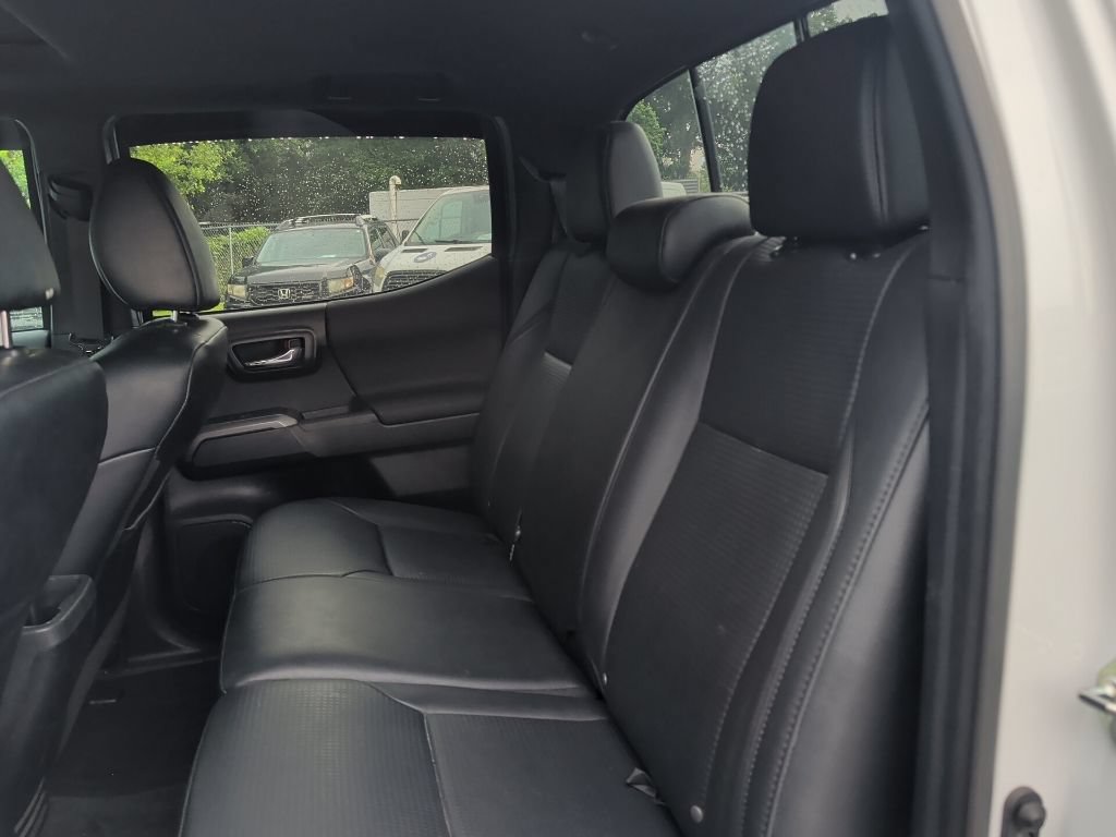 Used 2019 Toyota Tacoma TRD Off-Road w/ TRD Premium Off Road Package AWD/4WD image 7