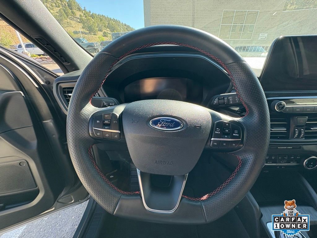 Certified 2025 Ford Escape ST-Line AWD/4WD image 2