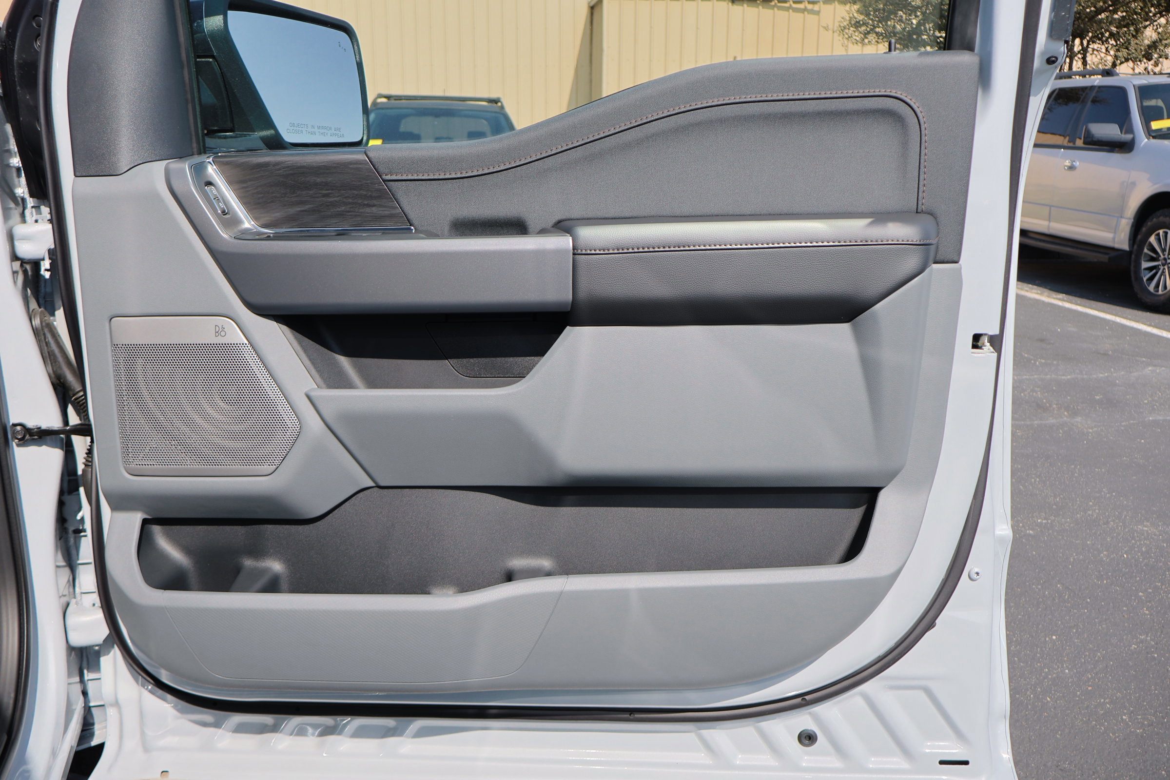 Certified 2025 Ford F150 Lariat w/ Equipment Group 501A Mid image 40