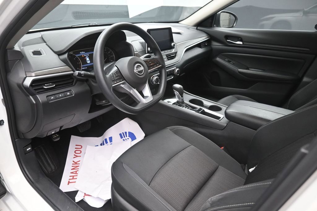 Used 2025 Nissan Altima 2.5 SV FWD image 23