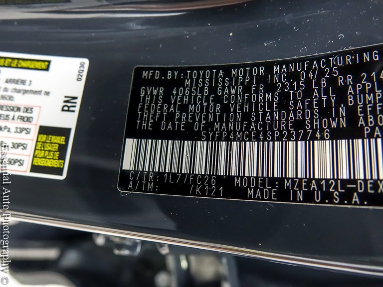 Used 2025 Toyota Corolla SE w/ SE Premium Package FWD image 29