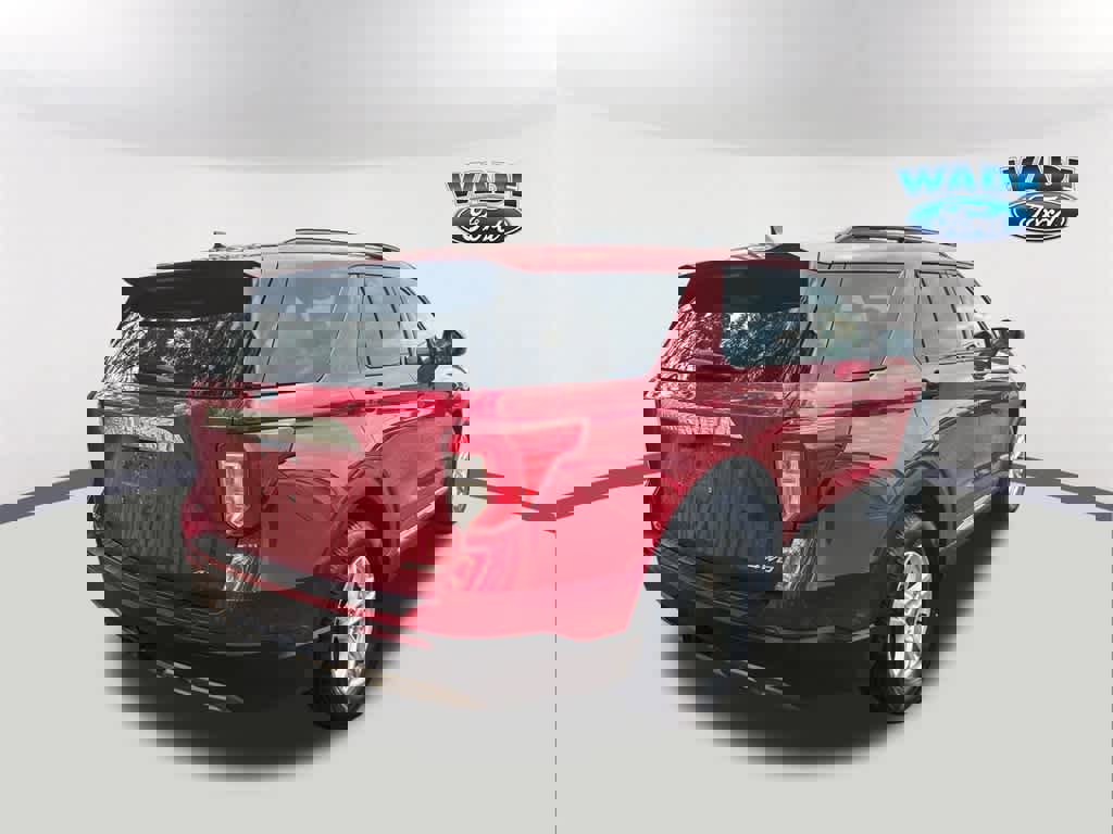 Certified 2022 Ford Explorer XLT w/ Equipment Group 202A image 4