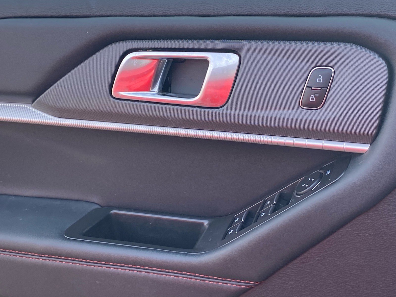 Certified 2025 Ford Explorer ST-Line image 17