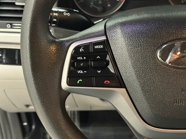 Used 2017 Hyundai Elantra SE image 17