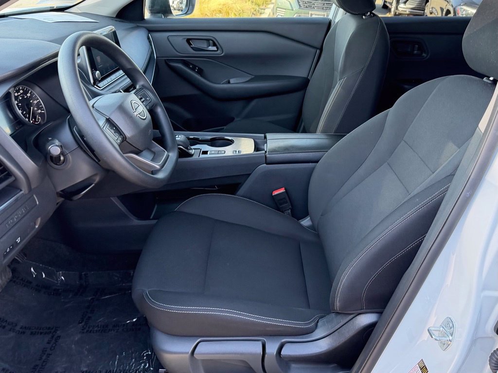 Used 2025 Nissan Rogue S FWD image 15