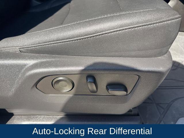 Used 2022 Chevrolet Silverado 1500 LTZ w/ Z71 Off-Road Package image 33