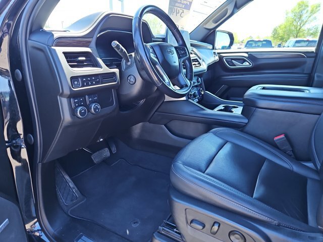Used 2022 Chevrolet Suburban Z71 w/ Luxury Package AWD/4WD image 14