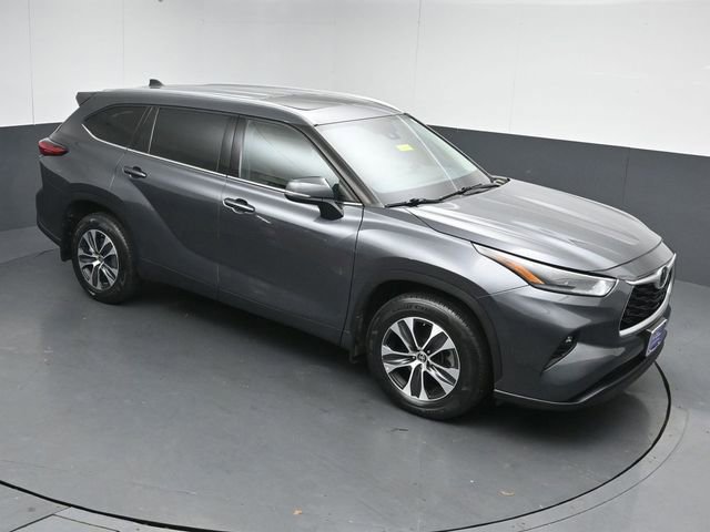 Used 2021 Toyota Highlander XLE AWD/4WD image 46