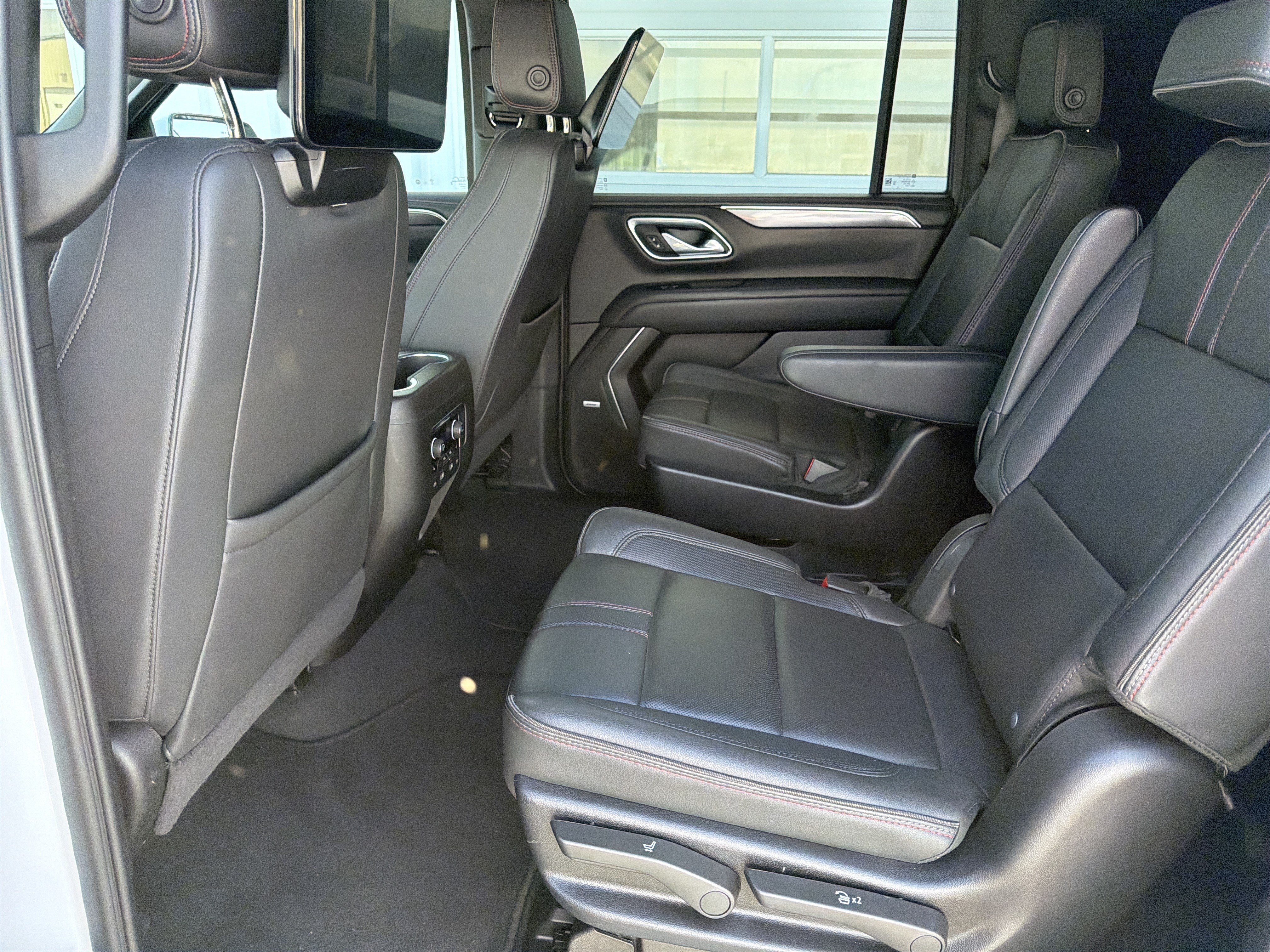 Used 2024 Chevrolet Suburban RST w/ Luxury Package AWD/4WD image 24