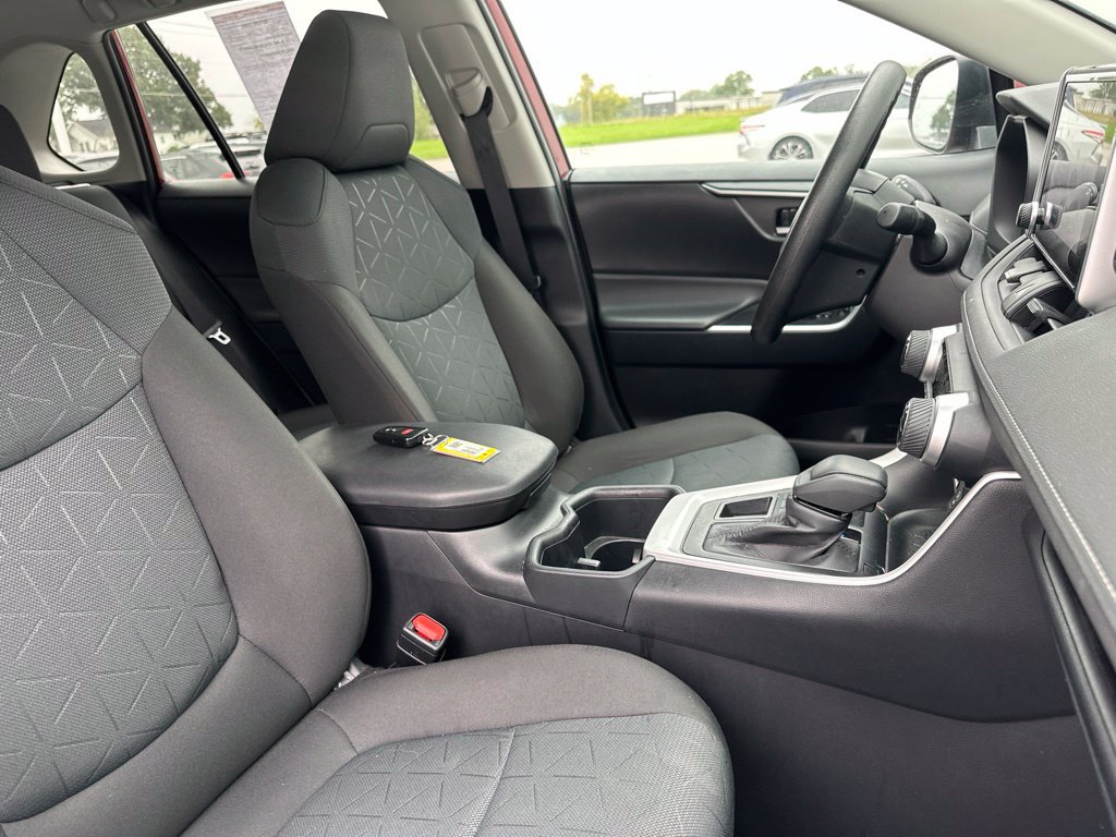 Used 2025 Toyota RAV4 XLE AWD/4WD image 33
