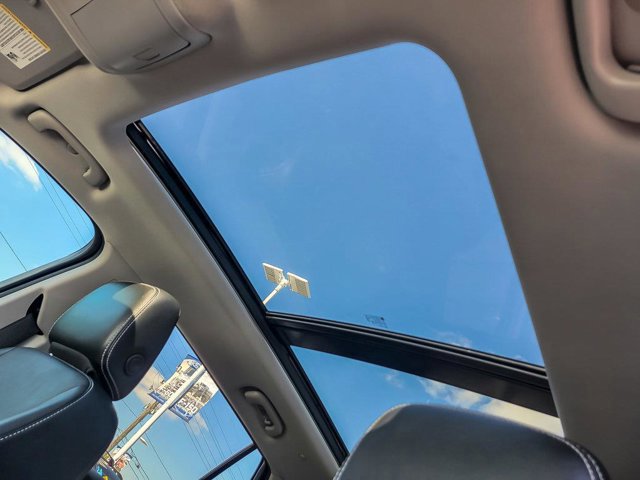 Used 2023 GMC Terrain SLT w/ Infotainment Package II image 14