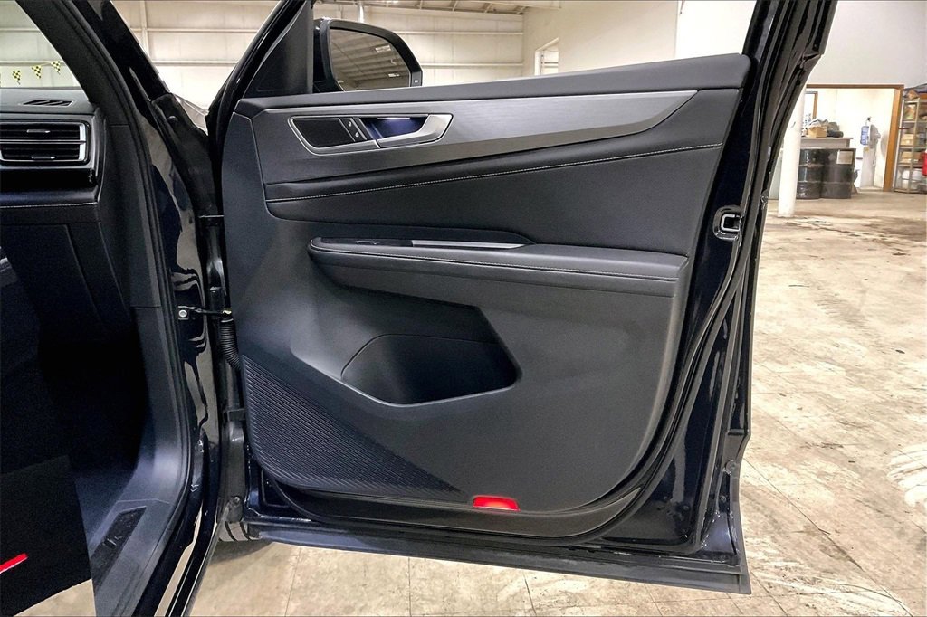 Used 2025 Volkswagen Atlas Cross Sport SE image 22