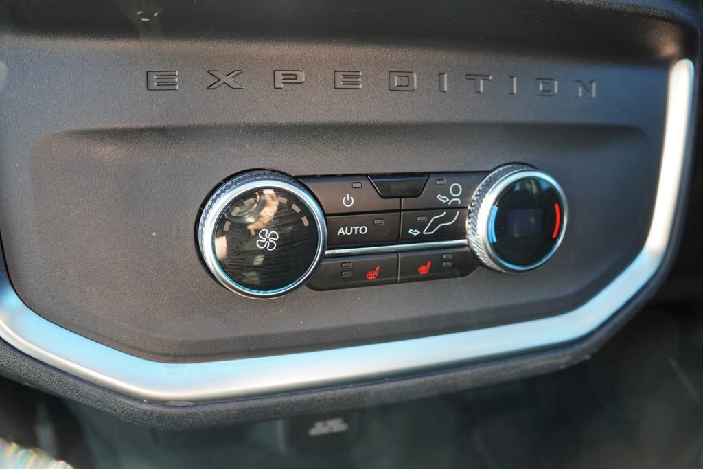 Certified 2025 Ford Expedition Max Platinum image 23