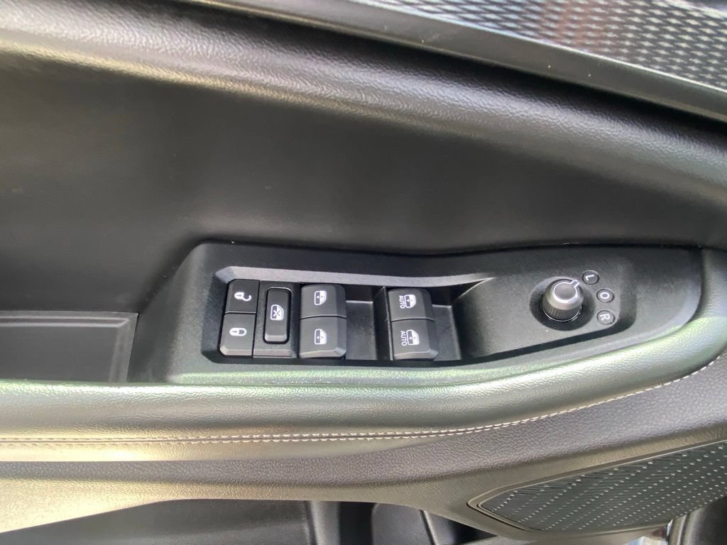 Used 2024 Jeep Grand Cherokee L Altitude AWD/4WD image 11