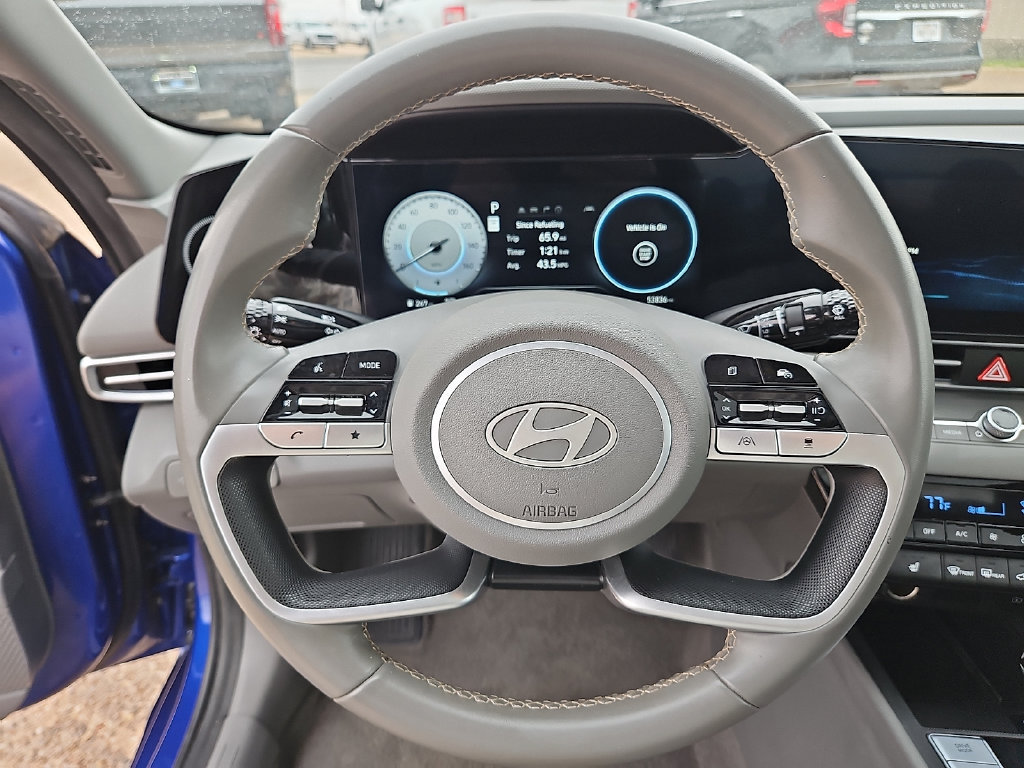 Used 2025 Hyundai Elantra SEL FWD image 20