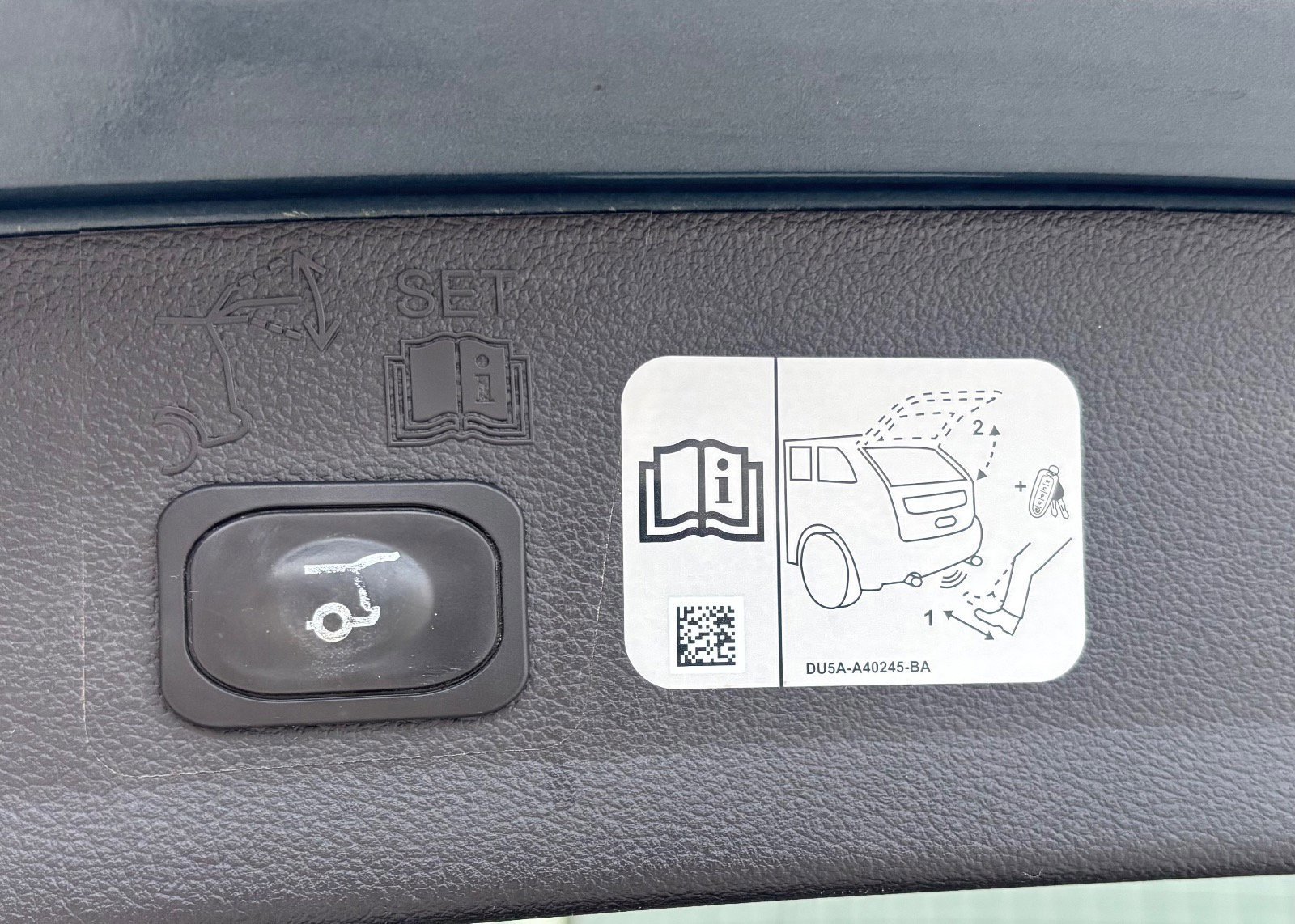 Certified 2019 Ford Escape Titanium image 11