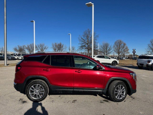 Used 2022 GMC Terrain SLT w/ Infotainment Package II image 6