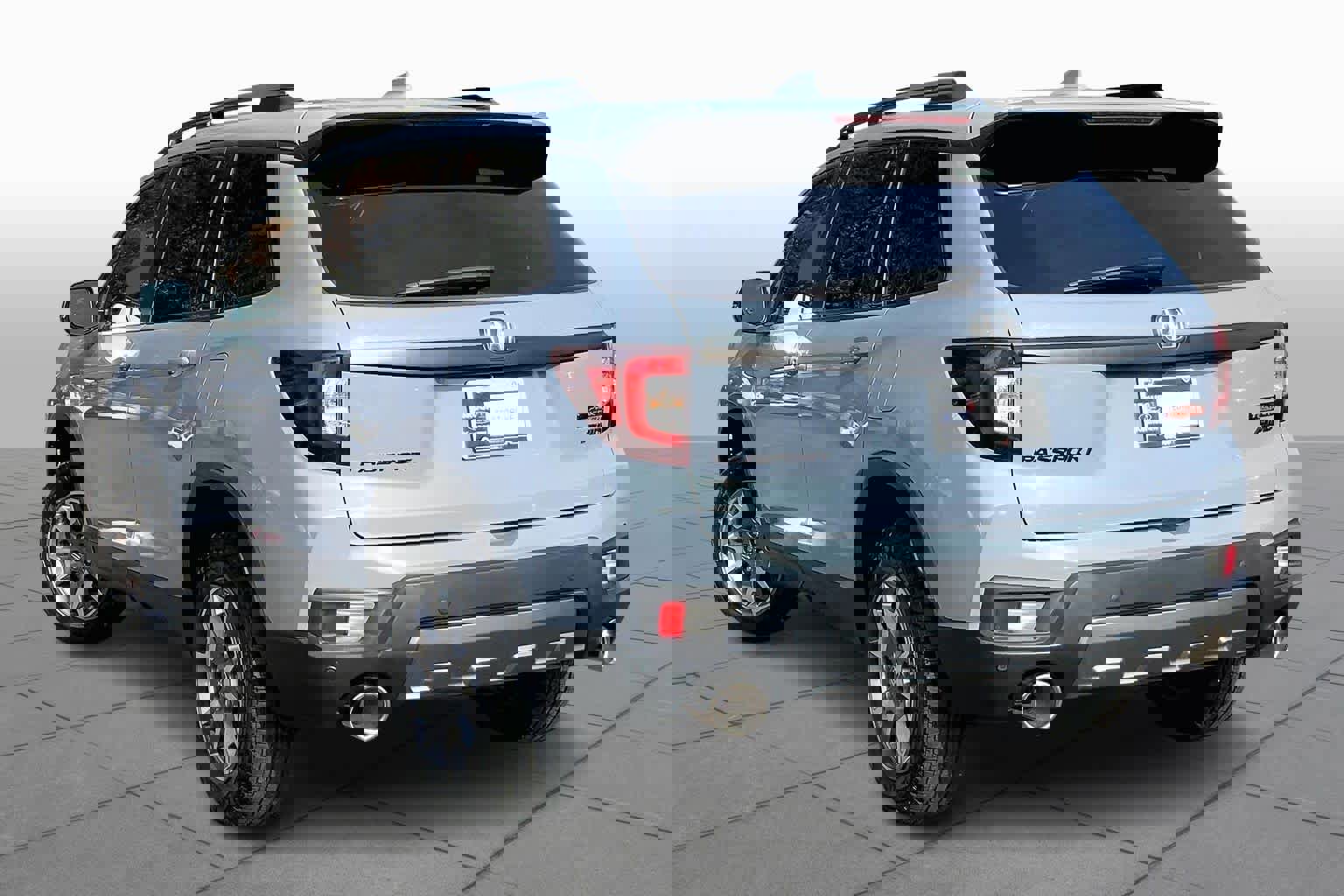 Used 2023 Honda Passport TrailSport image 2