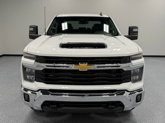 Used 2025 Chevrolet Silverado 2500 LT w/ Convenience Package AWD/4WD image 4