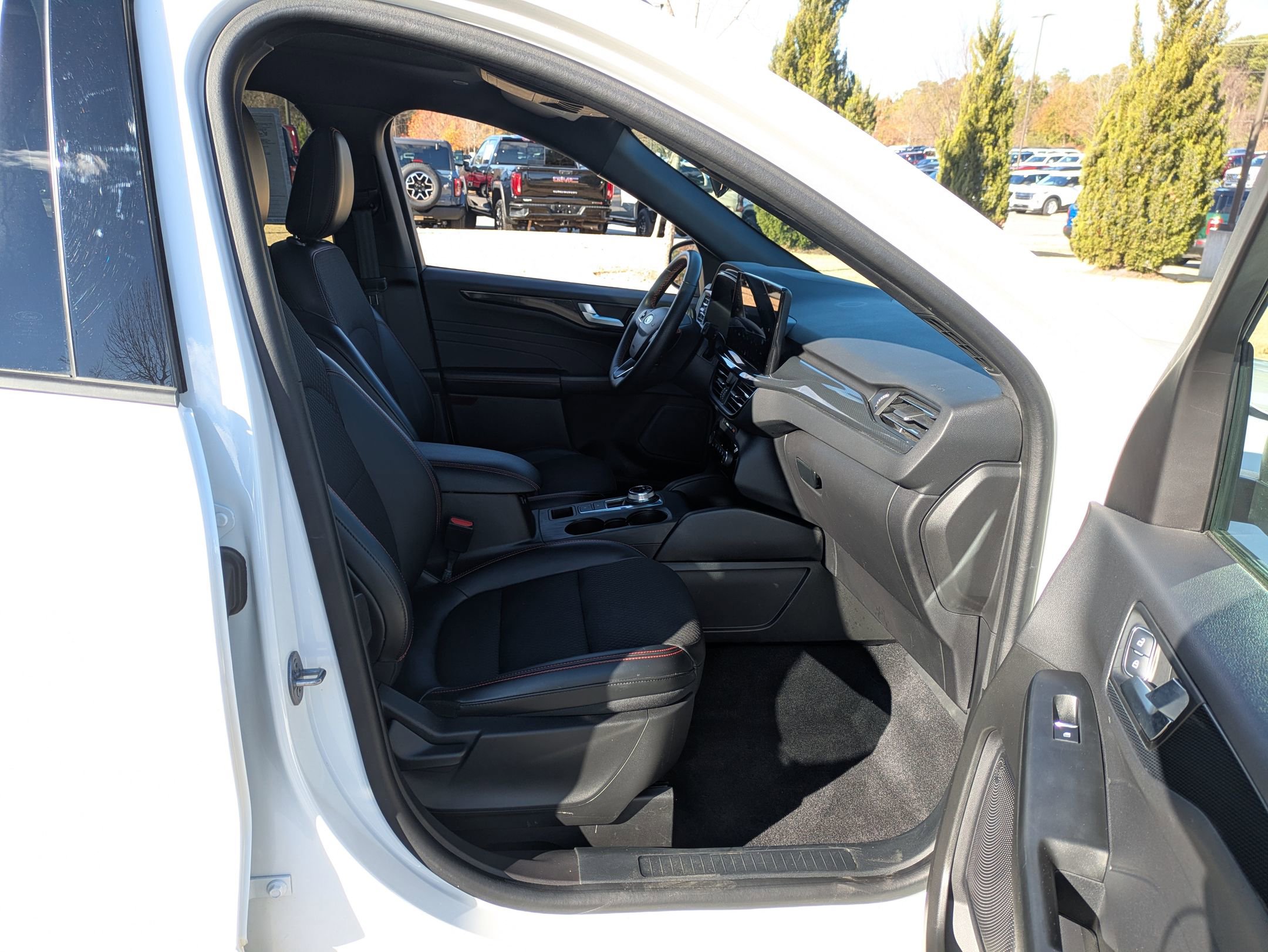 Certified 2023 Ford Escape ST-Line w/ Tech Pack #1 image 38