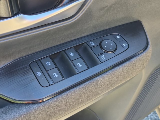 Used 2025 Nissan Kicks SV w/ SV Premium Package FWD image 14