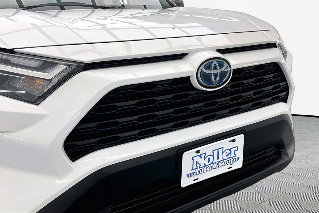 Used 2023 Toyota RAV4 LE AWD/4WD image 28