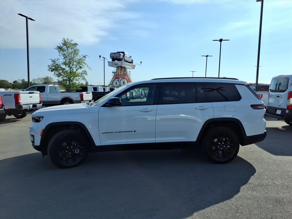 Used 2024 Jeep Grand Cherokee L Altitude image 2