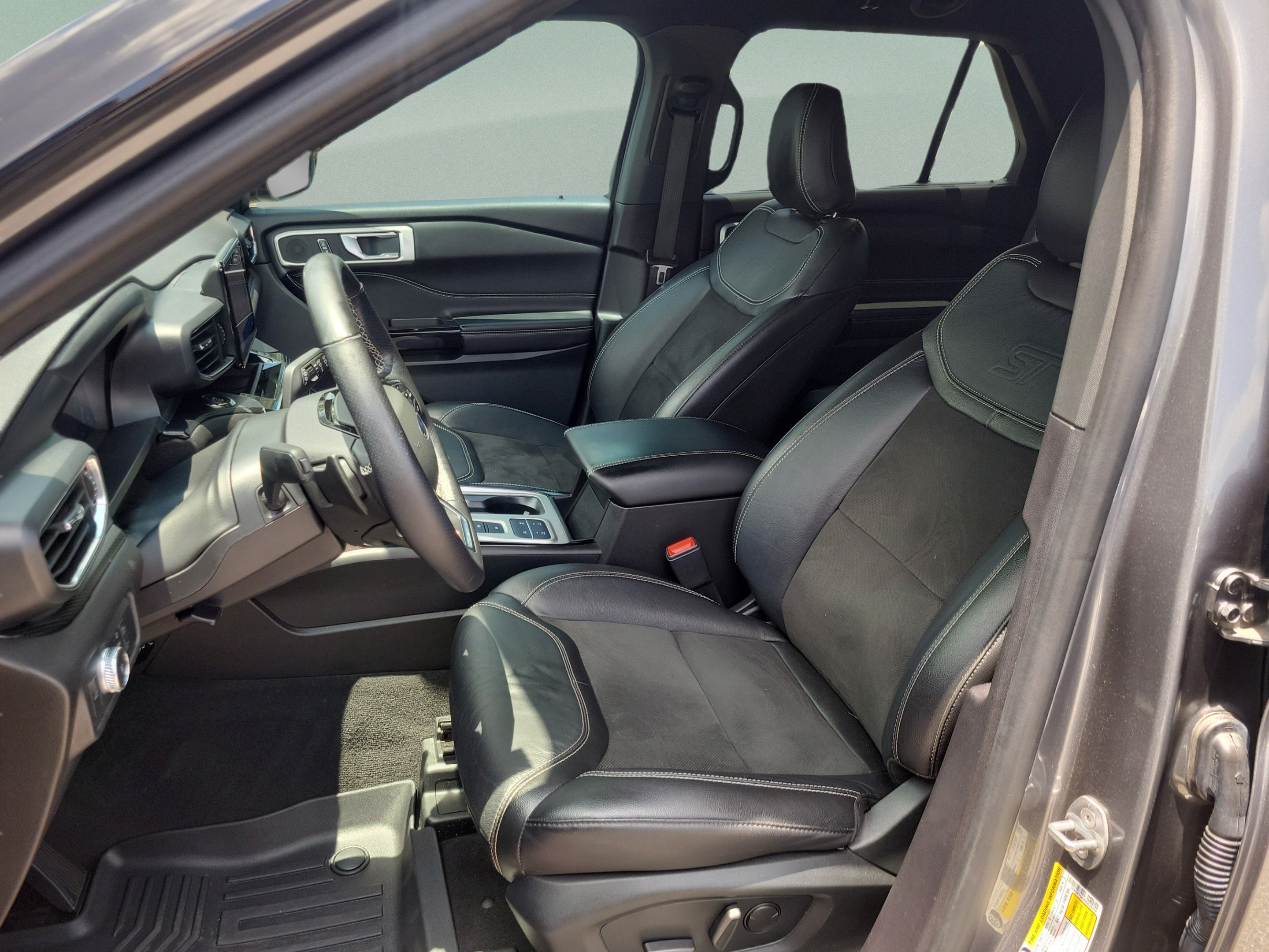 Certified 2022 Ford Explorer ST w/ ST Street Pack RWD image 17
