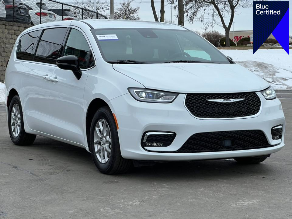 Used 2026 Chrysler Pacifica Select