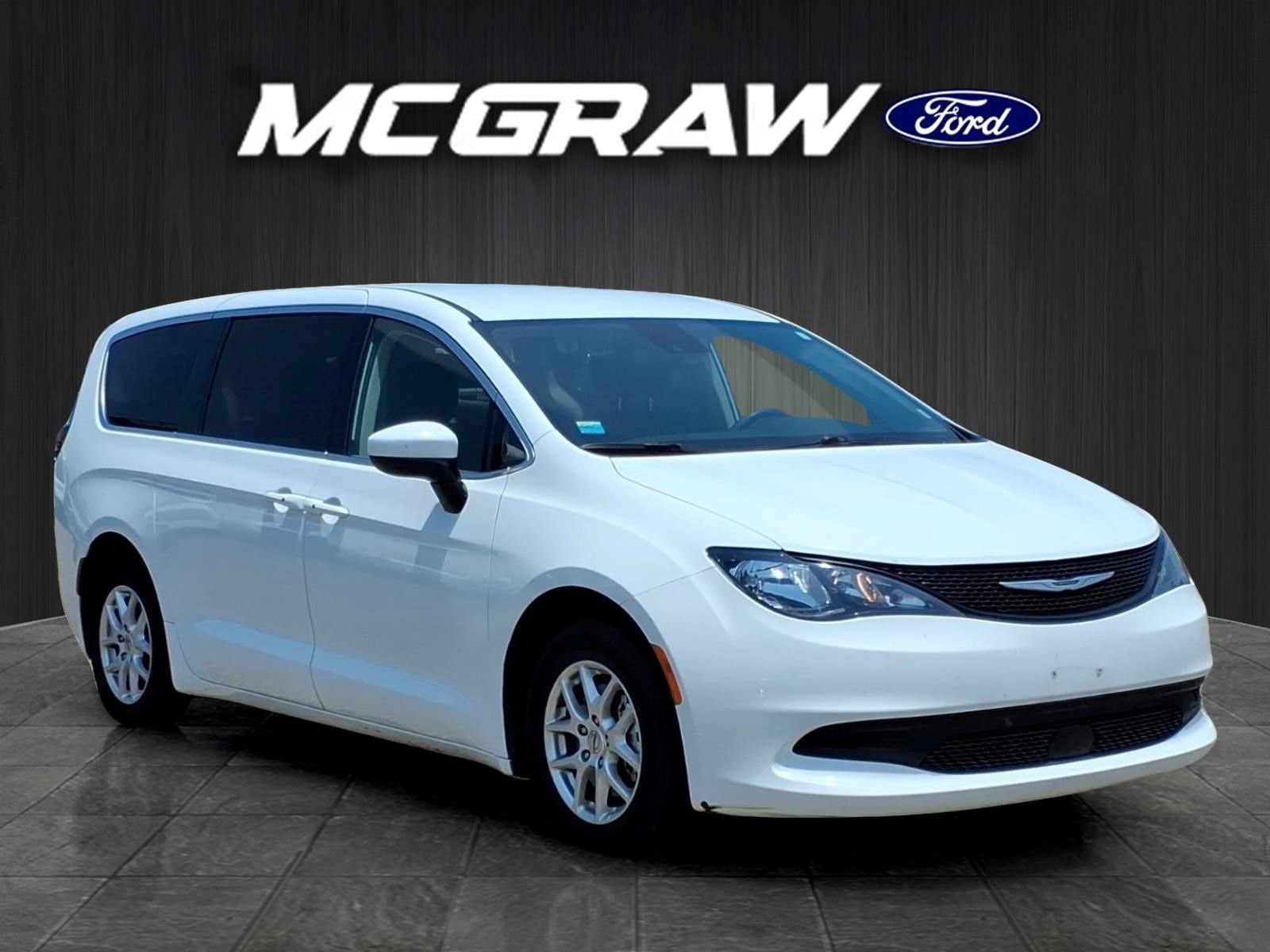 Used 2023 Chrysler Voyager LX FWD image 5