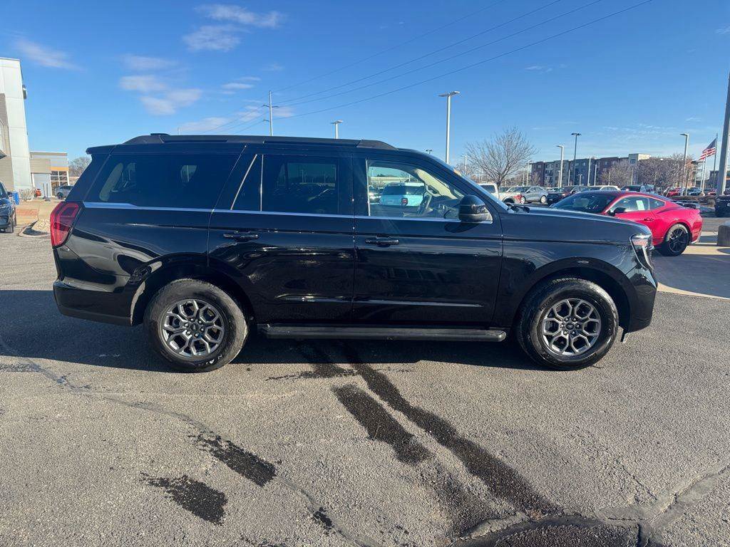 Certified 2025 Ford Expedition Active AWD/4WD image 2