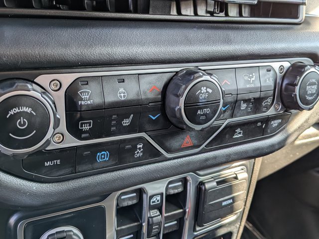 Used 2024 Jeep Wrangler Unlimited Sahara AWD/4WD image 21
