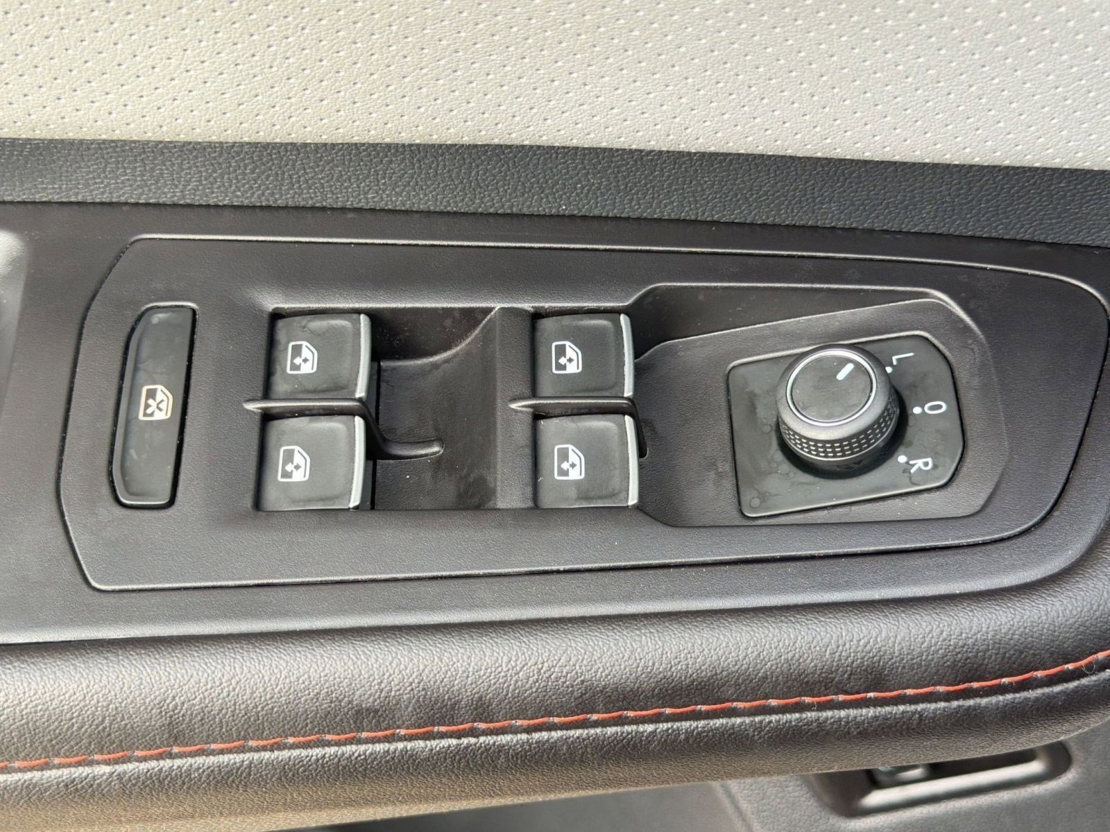 Used 2024 Volkswagen Atlas Peak Edition SEL AWD/4WD image 12
