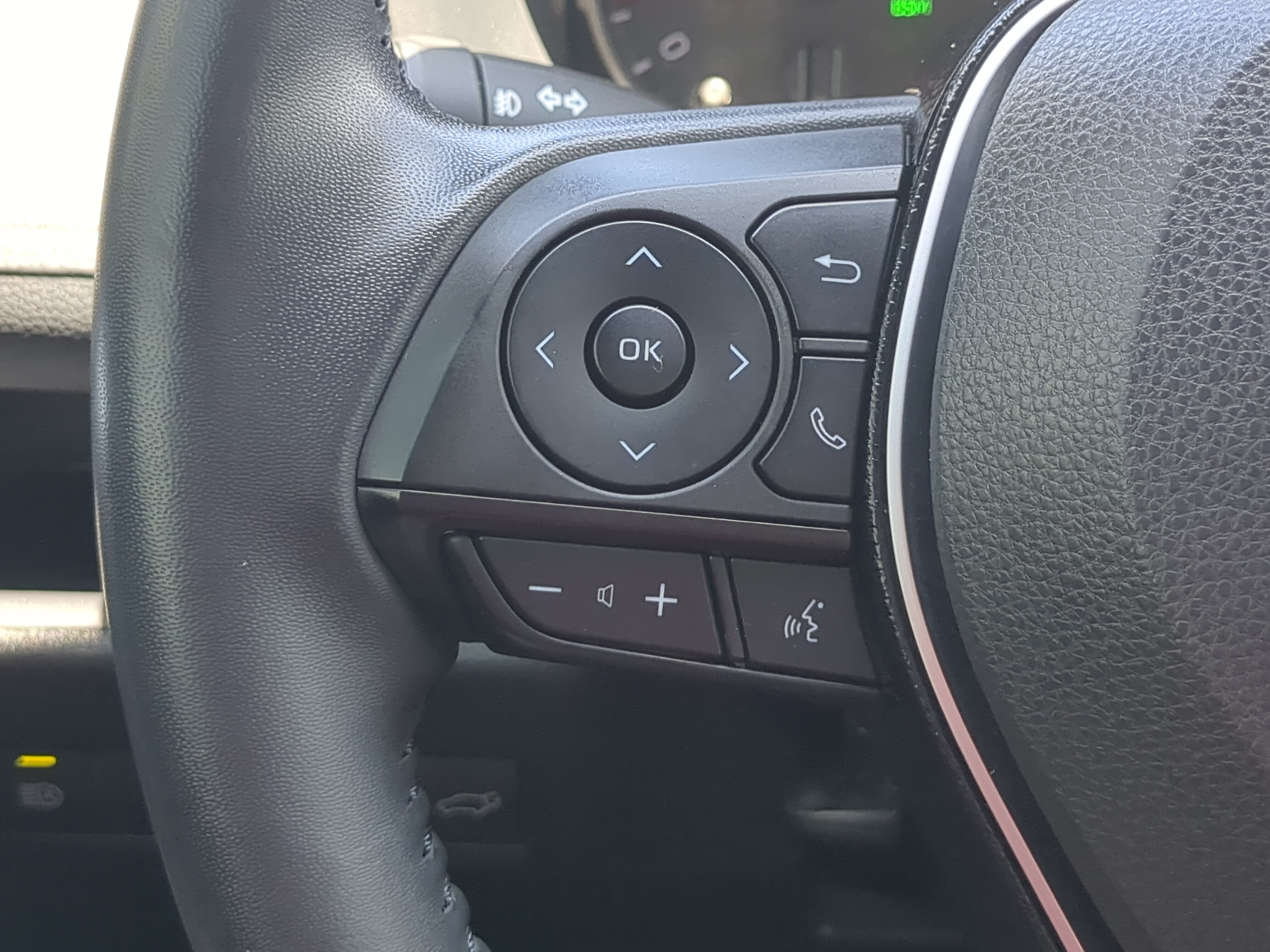 Used 2020 Toyota RAV4 XLE Premium FWD image 22