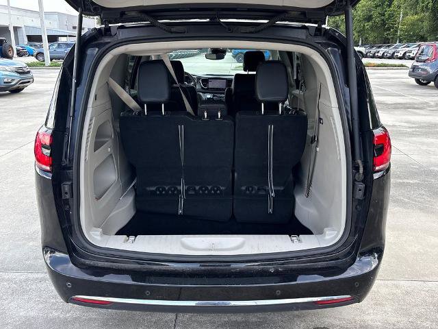 Used 2024 Chrysler Pacifica Touring-L FWD image 31