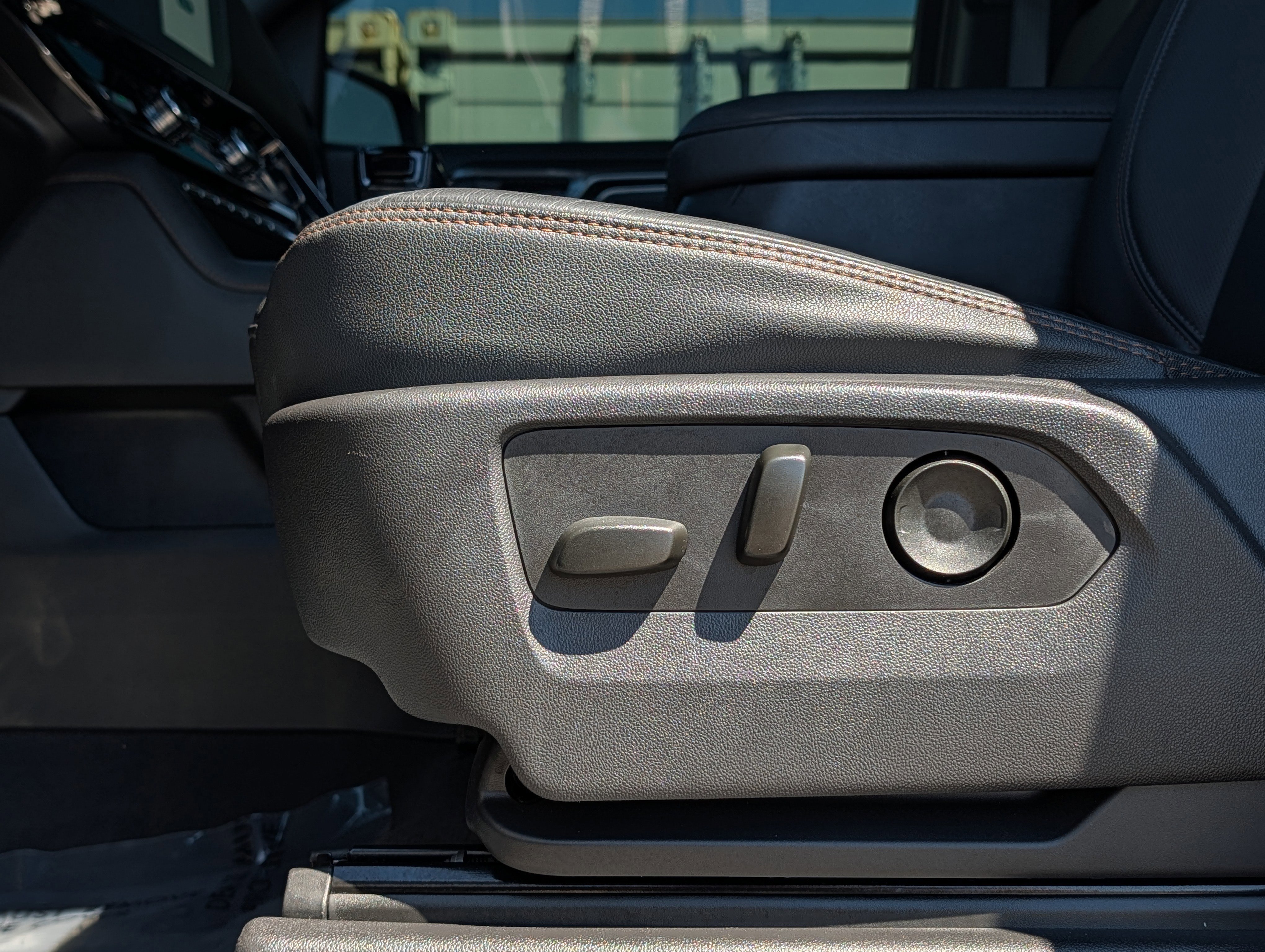 Used 2025 GMC Sierra 1500 AT4 w/ AT4 Premium Package image 33