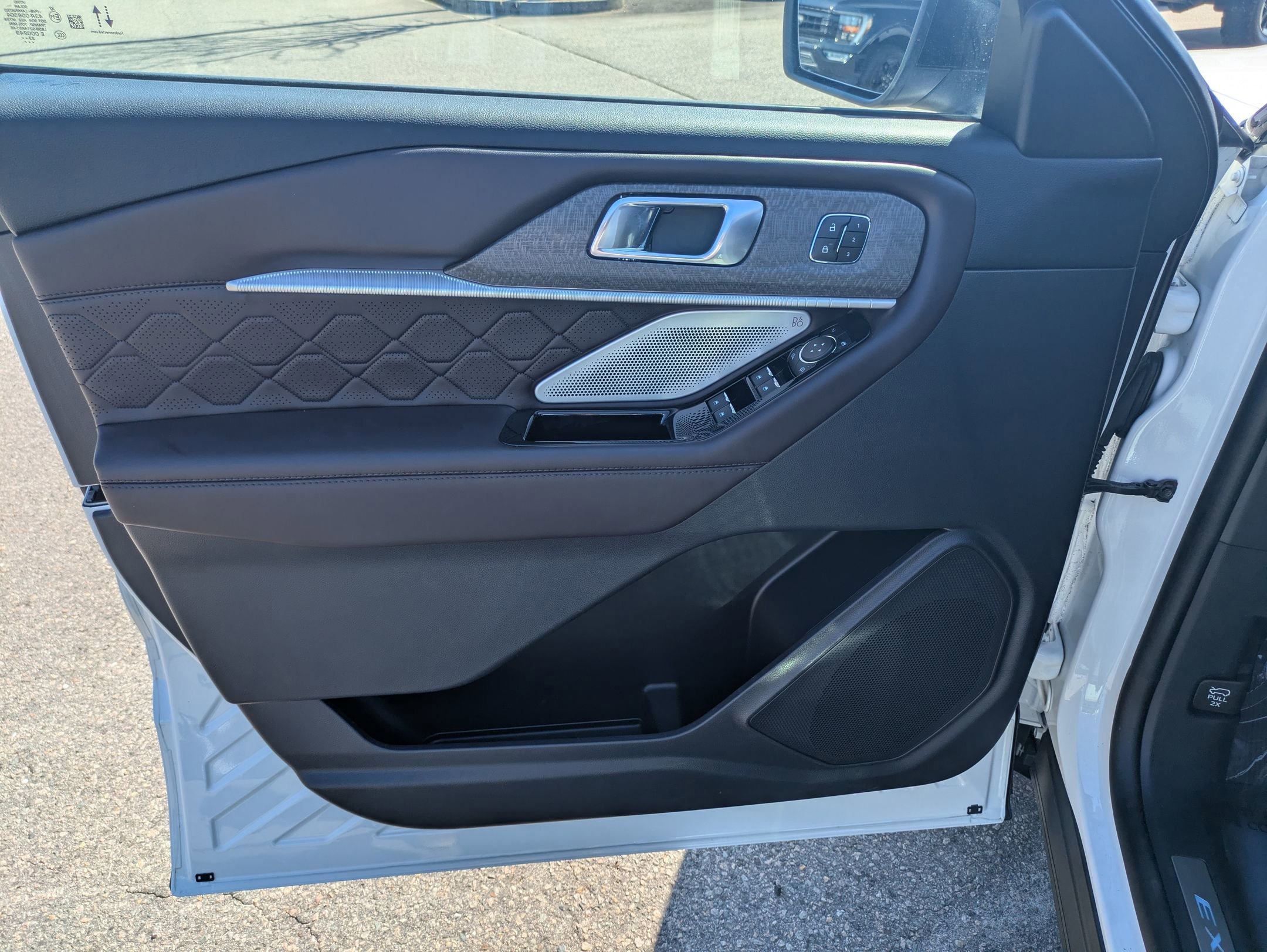 Certified 2025 Ford Explorer Platinum w/ Ultimate Package image 12